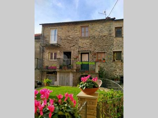 Rustico in Vendita a Calice al Cornoviglio, zona Valdonica, 85'000€, 70 m²