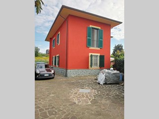 Casa Indipendente in Vendita a Santo Stefano di Magra, 470'000€, 240 m², arredato