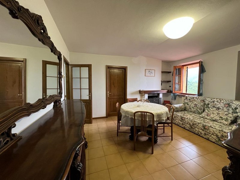 Casa Semi Indipendente in Vendita a Bagnone, 150'000€, 400 m², arredato, con Box