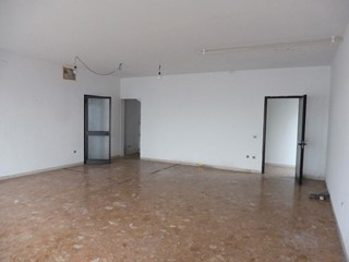 Negozio in Affitto a Bassano del Grappa, 850€, 70 m²