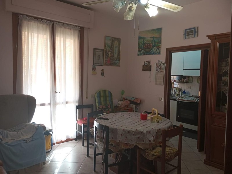 Appartamento in Vendita a San Miniato, zona San Donato, 200'000€, 315 m², con Box