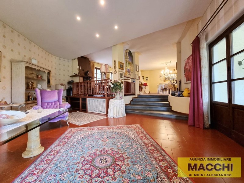 Villa in Vendita a Pontedera, 800'000€, 500 m², con Box