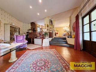 Villa in Vendita a Pontedera, 800'000€, 500 m², con Box