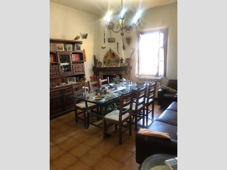 Appartamento in Vendita a Poggibonsi, 130'000€, 90 m², arredato