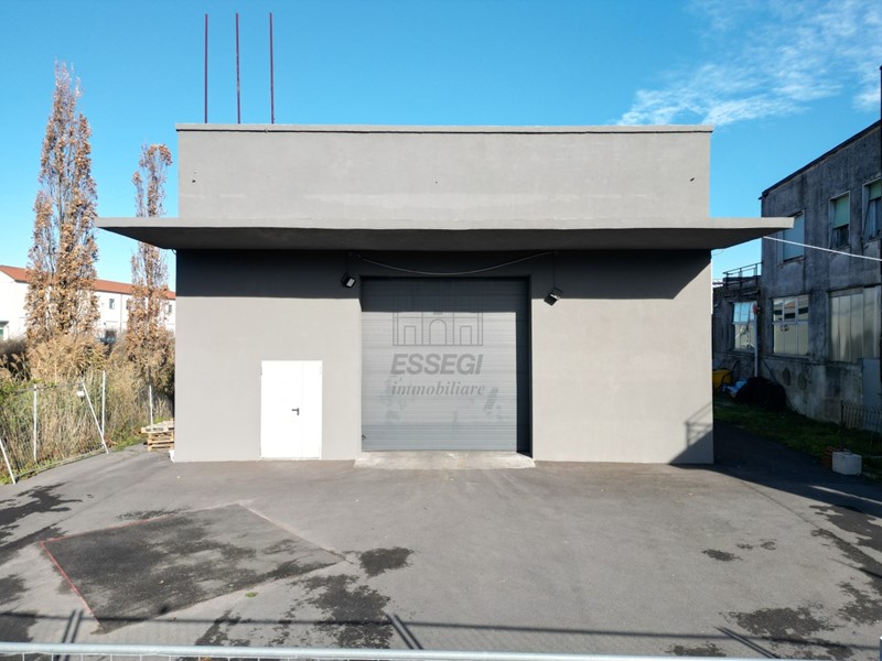 Capannone in Vendita a Lucca, 800'000€, 800 m²
