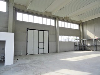 Capannone in Vendita a Senigallia, zona Cesano, 330'000€, 480 m²