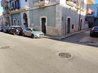 Negozio in Affitto a Bitetto, zona Estramurale Lucatorto, 450€, 60 m²