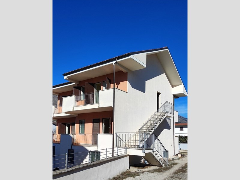 Casa Indipendente in Vendita a Avezzano, zona San Pelino, 99'000&euro;, 115 m²