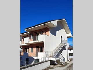 Casa Indipendente in Vendita a Avezzano, zona San Pelino, 99'000&euro;, 115 m²