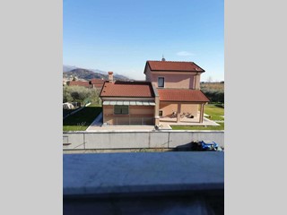 Villa in Vendita a Luni, 380'000€, 280 m²