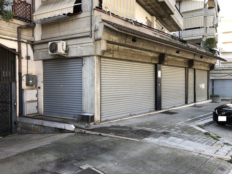 Negozio in Vendita a Canosa di Puglia, 255'000€, 320 m²