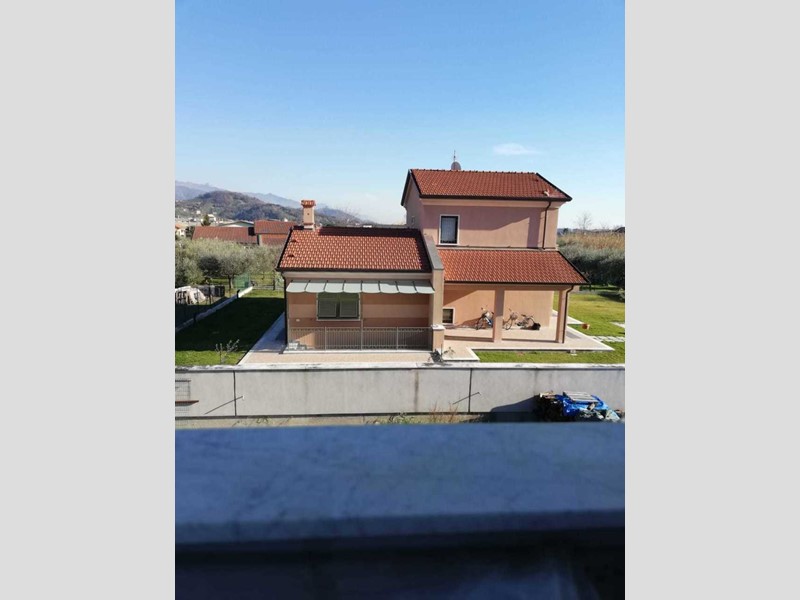 Casa Indipendente in Vendita a Luni, 380'000€, 280 m²