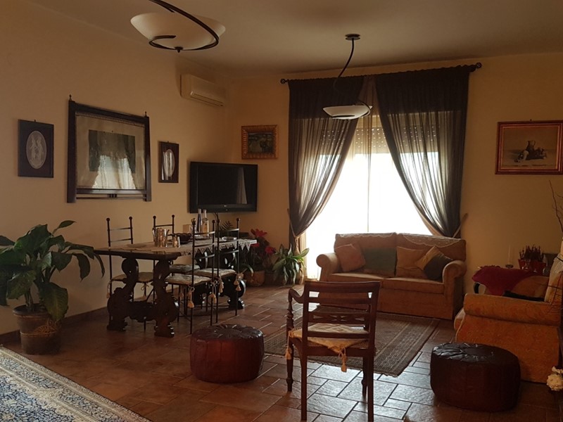 Appartamento in Vendita a Siracusa, zona Pizzuta Scala Greca, 220'000€, 160 m²