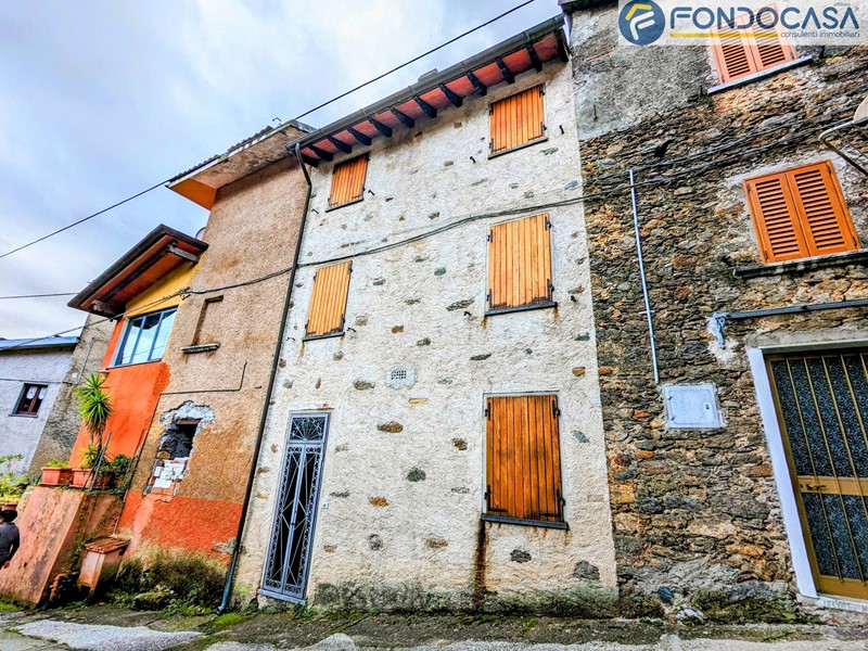 Rustico in Vendita a Seravezza, zona Basati, 219'000€, 105 m², arredato