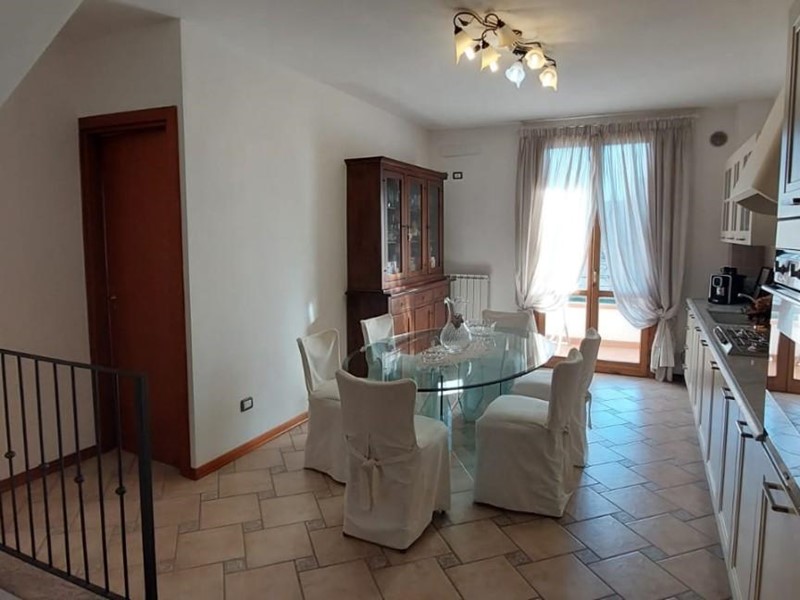 Casa Indipendente in Vendita a Capraia e Limite, zona Capraia, 355'000€, 150 m², arredato, con Box