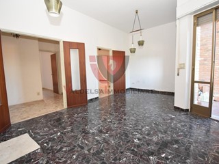 Quadrilocale in Vendita a Colle di Val D'Elsa, 105'000&euro;, 103 m²