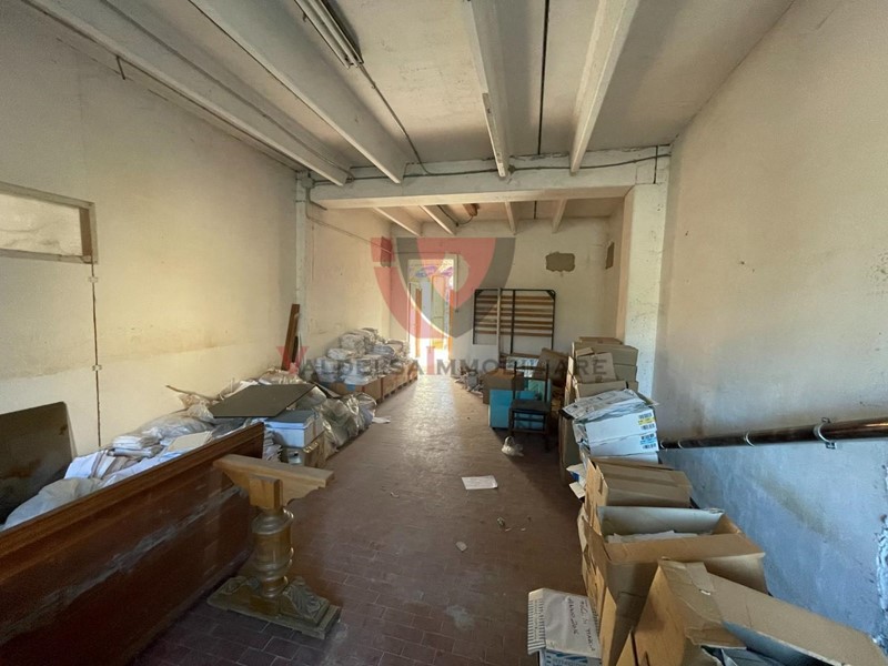 Laboratorio in Vendita a Colle di Val D'Elsa, 180'000&euro;, 650 m²