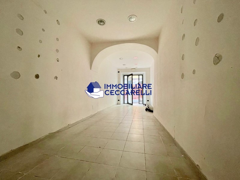 Immobile commerciale in Affitto a Massa, 450€, 35 m²