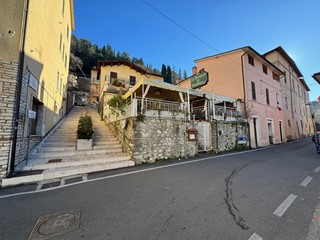 Attività commerciale in Vendita a Terni, 200 m²