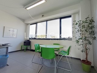 Ufficio in Vendita a Lucca, zona San Concordio Contrada, 250'000€, 103 m²