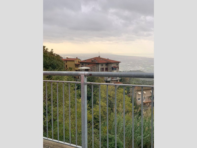 Quadrilocale in Vendita a Pietrasanta, zona Capezzano Monte, 200'000€, 80 m², arredato