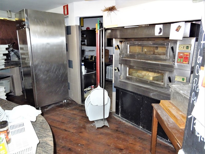 Attività commerciale in Vendita a Senigallia, zona Lungomare di levante, 400'000&euro;, 260 m²