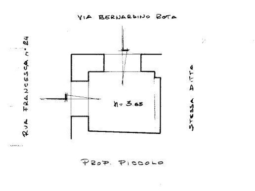 Capannone in Affitto a Napoli, zona Mercato, 350€, 15 m²