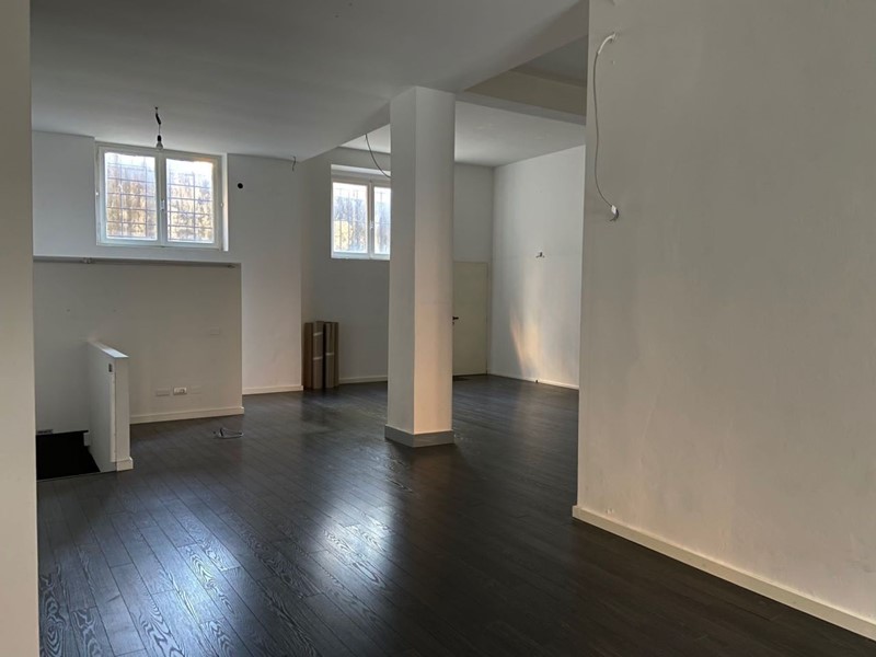 Capannone in Vendita a Carrara, 290'000€, 120 m²