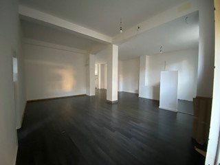 Capannone in Vendita a Carrara, 290'000€, 120 m²