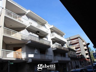 Appartamento in Vendita a Canosa di Puglia, 129'000€, 155 m²