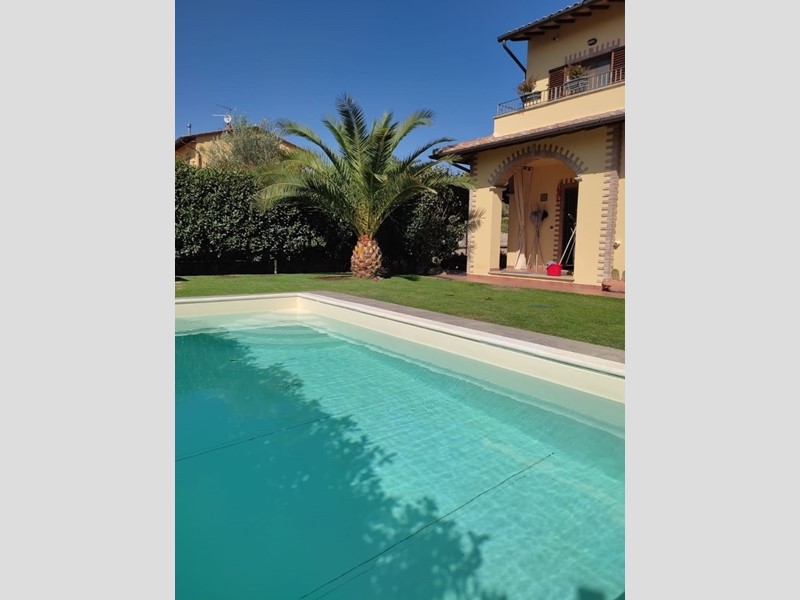 Villa in Vendita a Tuoro sul Trasimeno, zona vernazzabo, 275'000€, 130 m²