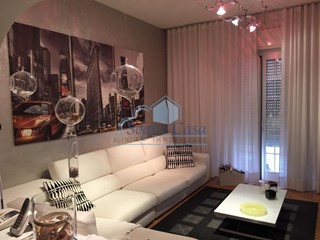 Villa bifamiliare in Vendita a Carrara, zona Avenza, 340'000€, 200 m²