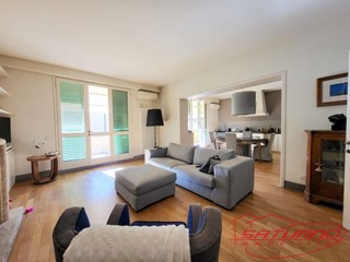 Appartamento in Vendita a Lucca, 900'000&euro;, 208 m²