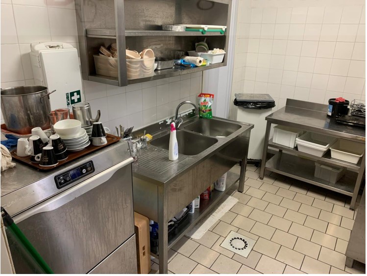 Attività commerciale in Vendita a Roncofreddo, 106'500€, 690 m²