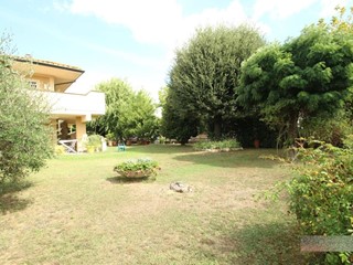 Villa in Vendita a Capannori, zona Camigliano, 790'000€, 430 m², con Box