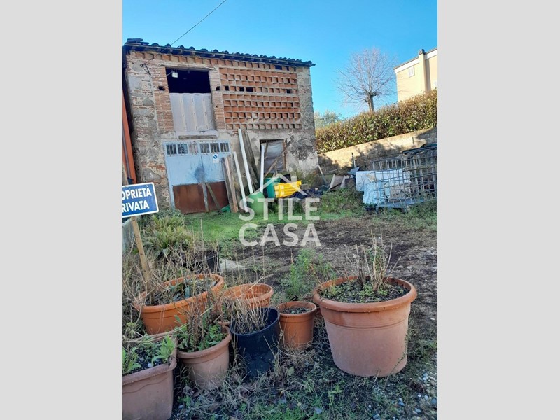 Casale in Vendita a Porcari, 90'000€, 82 m²