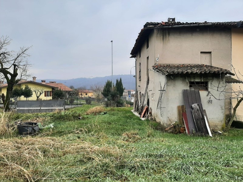 Casale in Vendita a Gavardo, 205'000€, 160 m²