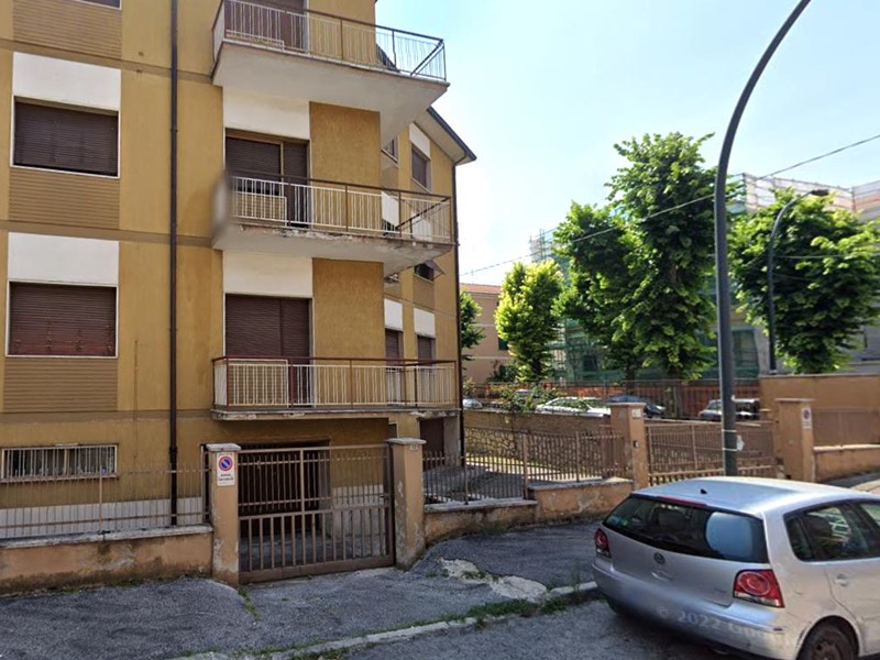 Appartamento in Vendita a Avezzano, 100'000€, 120 m²