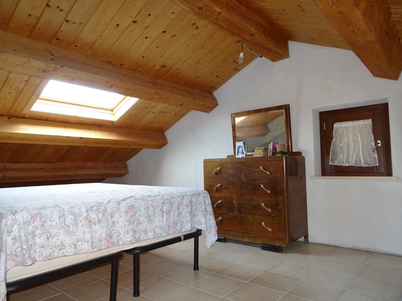 Casa Indipendente in Vendita a Trecastelli, zona Passo Ripe, 450'000€, 390 m², con Box