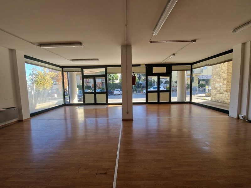 Immobile commerciale in Vendita a Perugia, 98'000€, 130 m²