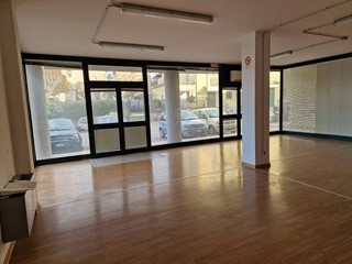 Immobile commerciale in Vendita a Perugia, 98'000€, 130 m²