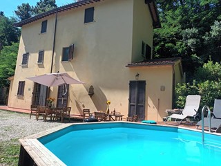 Casa di corte in Vendita a Camaiore, zona Orbicciano, 395'000&euro;, 160 m²