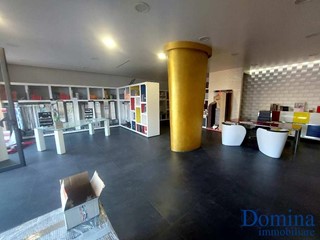 Capannone in Vendita a Massa, 650'000€, 650 m²