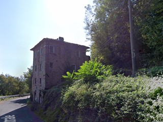 Casa Indipendente in Vendita a Carrara, zona Fontia, 40'000€, 200 m²