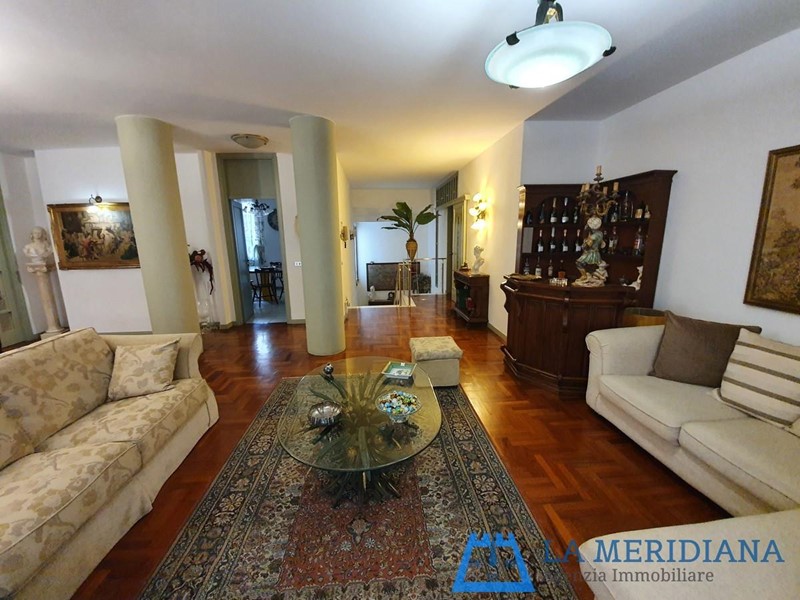 Appartamento in Vendita a Santa Croce sull'Arno, 270'000€, 222 m², con Box