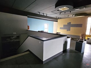 Negozio in Affitto a Colle di Val D'Elsa, 2'000€, 700 m²