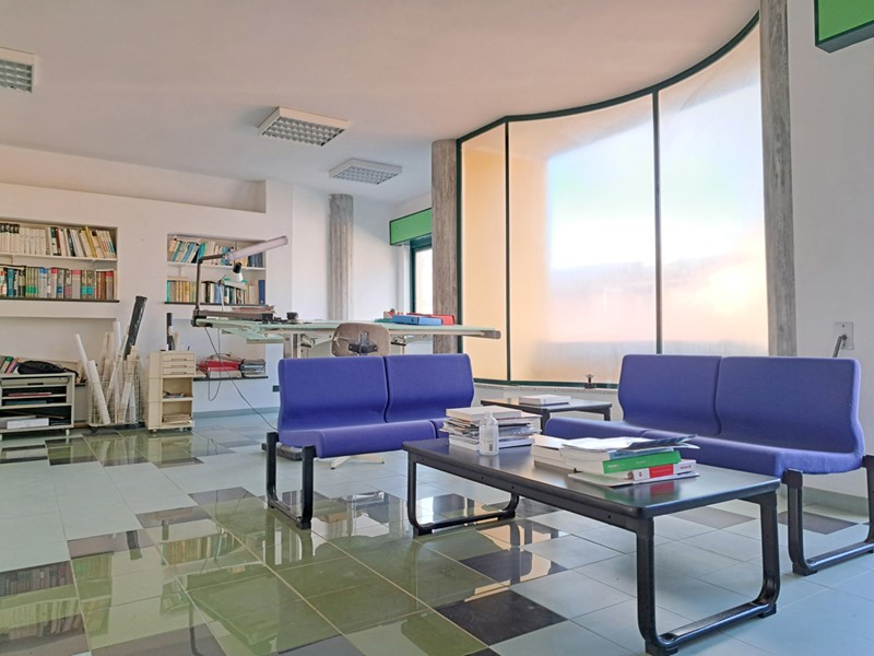 Ufficio in Affitto a Sanluri, 800&euro;, 126 m²