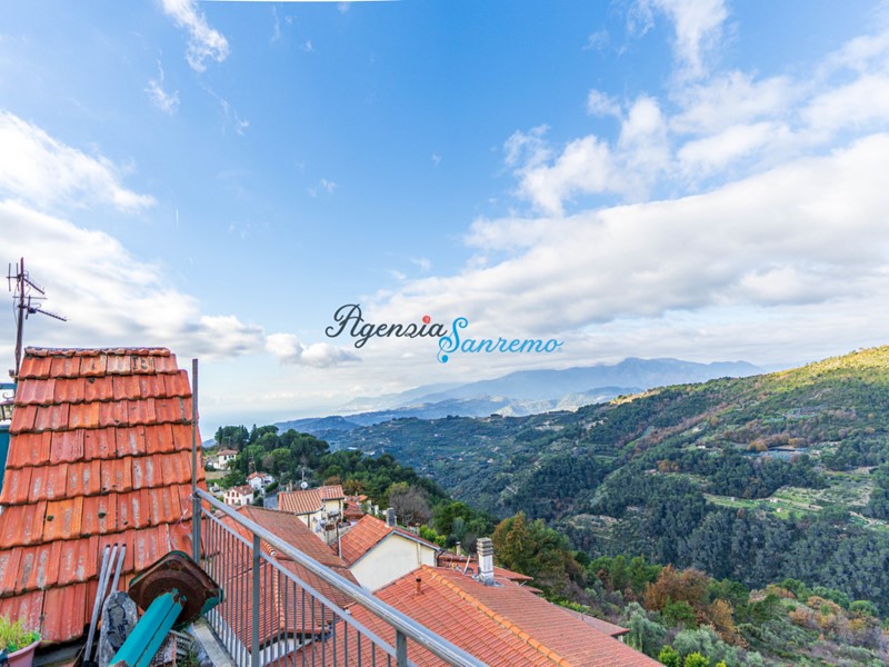 Casa Semi Indipendente in Vendita a Seborga, 168'000€, 120 m²