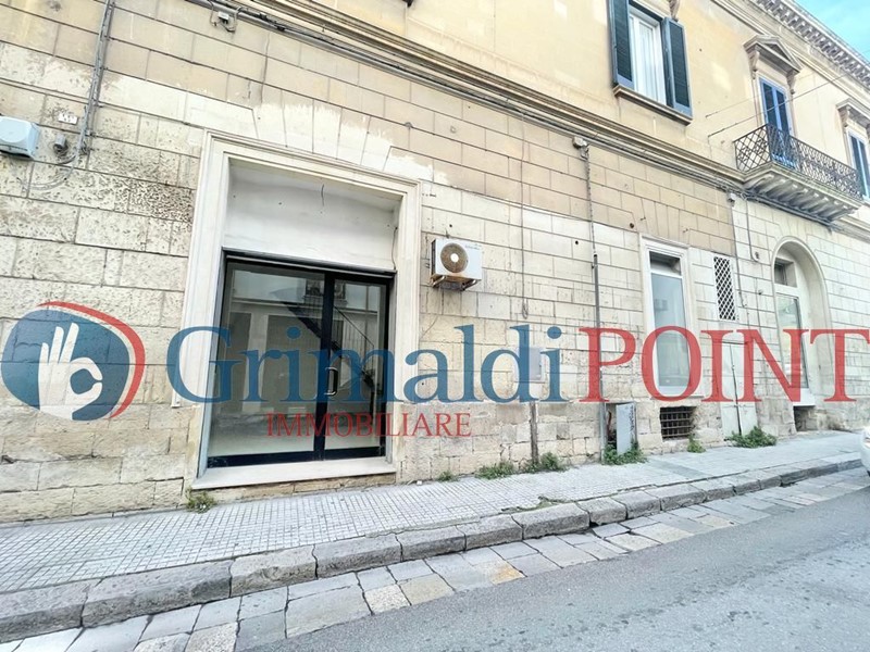 Immobile commerciale in Affitto a Lecce, 700€, 69 m²