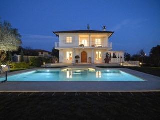 Villa in Affitto a Pietrasanta, zona Ponte Rosso Crociale, 35'000€, 300 m², arredato